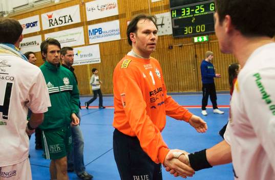 33-25 Christoffer Hernius, målvakt, tackar för matchen