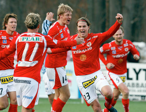  Fredrik Petersson, Kalmar kvitterade 2-2. Jubel.       