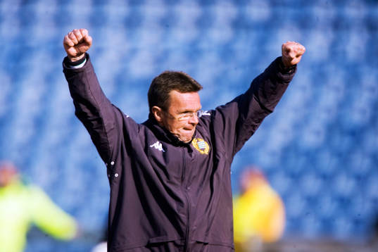 Anders Linderoth, tränare,  jubel när slutsignalen ljuder