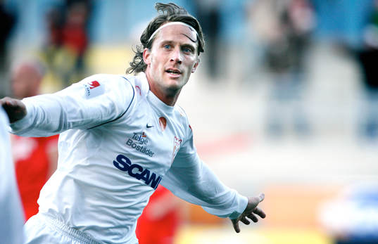 Göran Marklund, Assyriska jubel efter sitt 1-0 mål