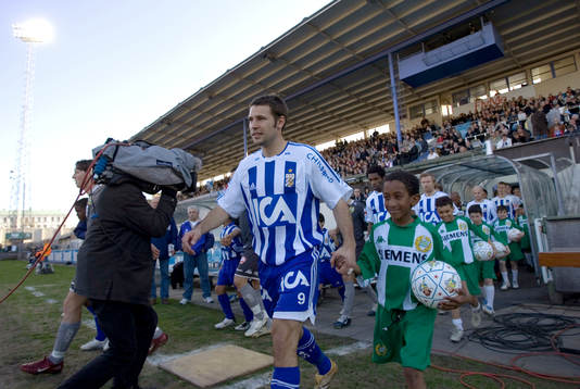   Stefan Selakovic anträder Gamla Ullevis matta.