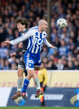  Jonas Wallerstedt och Pétur Marteinsson, nickduell.