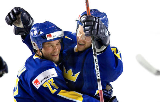 Fredrik Emvall, gör Sveriges första mål, jubel med