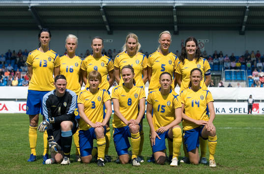 Lagbild Sverige Övre Raden Fr v. Lotta Schelin, Caroline