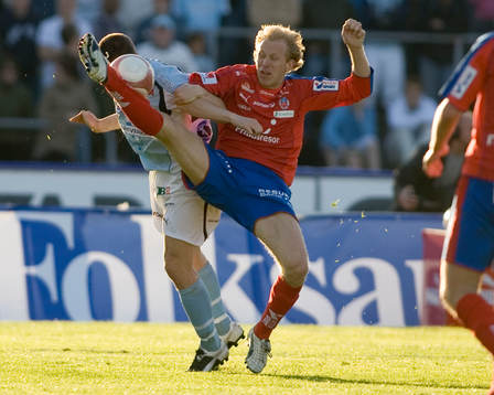 Gustaf Andersson tar långa benet före