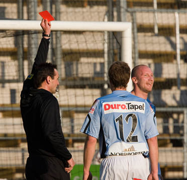 Utvisning och straff, Thomas Hedlund får rött kort av