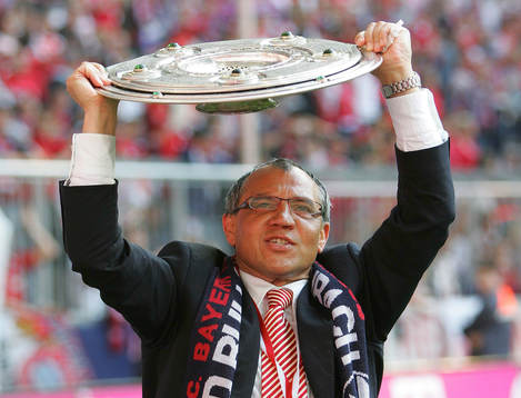  Felix Magath, tränare. Pokal, tallrik, platta.