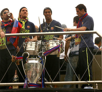  Deco, Maxi Lopez, Ronaldinho och Juliano Belletti (Jubel, Pokal, Buss, Mästare, Trumma, Trummor)