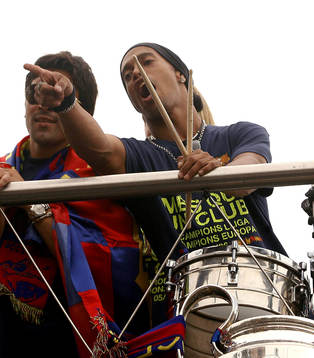 Ronaldinho och Deco (Jubel, Buss, Mästare, Pokal, Trumma,