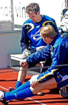 Andreas Isaksson, målvakt hade smärtor i sitt knä