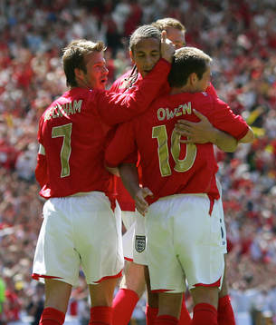  Michael Owen, Rio Ferdinand och David Beckham, jubel.