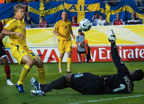 Marcus Allbäck, Sverige försöker göra mål på Shaka