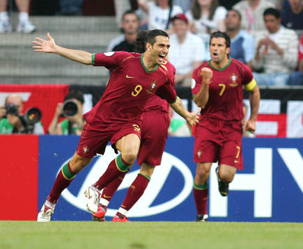  Pauleta och Luis Figo Portugal (Jubel)