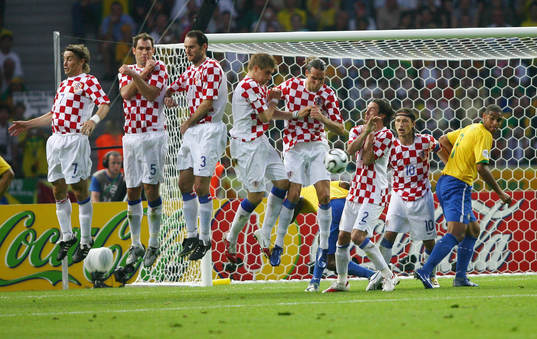  Dario Simic, Igor Tudor, Josip Simunic, Ivan Klasnic, Dado Prso, Dario Srna, Niko Kovac, Kroatien och Adriano, Brasilien. Mur, frisparksmur.