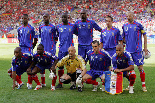 Bakre raden från vänster:  Eric Abidal, William Gallas,