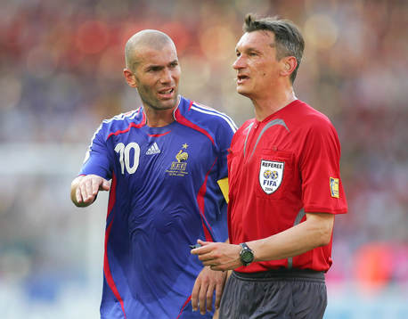 Zinedine Zidane, Frankrike och domare Valentin Ivanov,