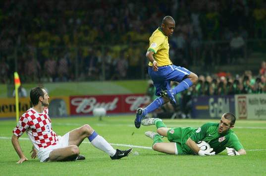   Josip Simunic och Stipe Pletikosa, Kroatien (Målvakt) och Robinho, Brasilien