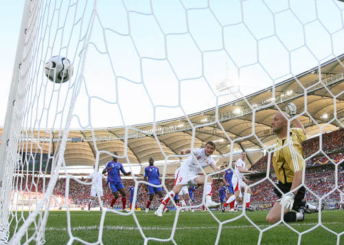 Alexander Frei, Schweiz och Fabien Barthez, Frankrike