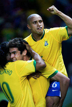  Kaka, Brasilien, jubel, Roberto Carlos och Ronaldinho gratulerar