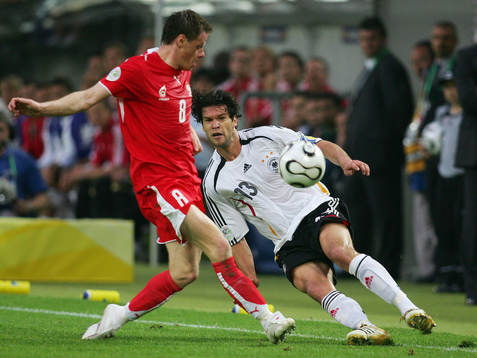  Jacek Krzynowek, Polen och Michael Ballack, Tyskland