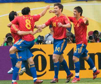  Xavi, Xabi Alonso och David Villla, Spanien, jubel.