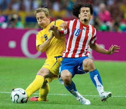 Erik Edman, Sverige och Nelson Valdez, Paraguay