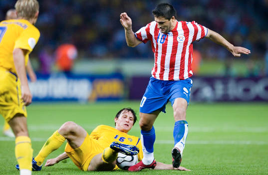 Kim Källström, Sverige och Roberto Acuna, Paraguay