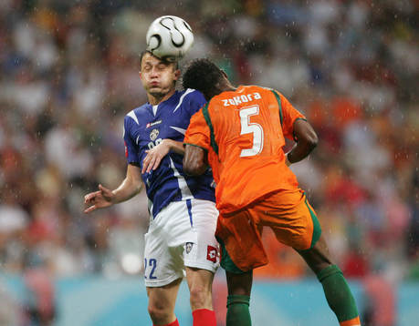 Sasa Ilic och Didier Zokora. Nickduell