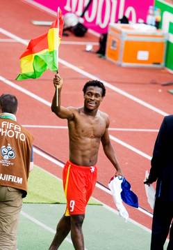  Derek Boateng, Ghana, jubel efter att de gått vidare till åttondelsfinal.