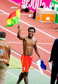  Derek Boateng, Ghana, jubel efter att de gått vidare till åttondelsfinal.