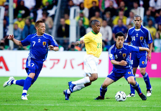  Robinho, Brasilien och Hidetoshi Nakata, Mitsuo Ogasawara, Alessandra Santos, Japan
