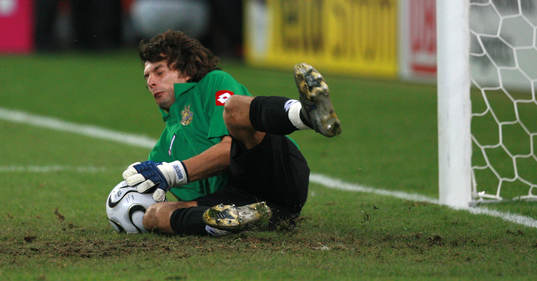  Oleksandr Shovkovskyi, Ukraina (Målvakt) räddar straffen från Marco Streller, Schweiz