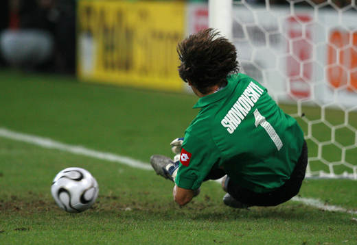  Oleksandr Shovkovskyi, Ukraina (Målvakt) räddar en straff