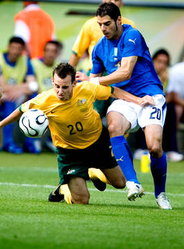 Simone Perrotta, Italien och Luke Wilkshire, Australien