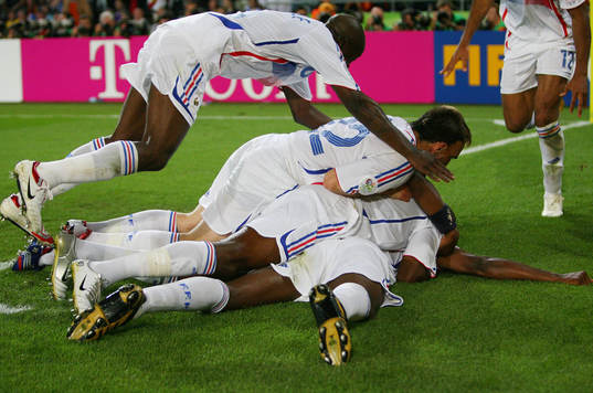  Patrick Vieira, Franck Ribery, och Claude Makelele, Frankrike, jubel, glädje.