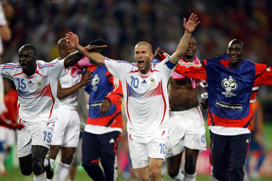 Lilian Thuram, Zinedine Zidane, Alou Diarra, Frankrike, jubel. 