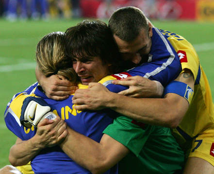  Oleksandr Shovkovskyi, Ukraina (Målvakt, Jubel)