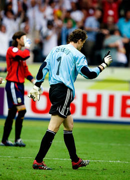  Jens Lehmann (målvakt) Tyskland har räddat den avgörande straffen och jublar.