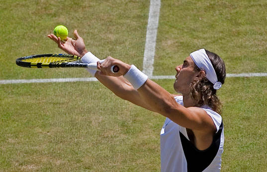 Tennis. Wimbledon. Rafael Nadal, serve i matchen mot Andre