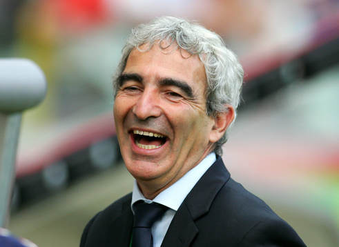 Raymond Domenech, förbundskapten, Frankrike, glad