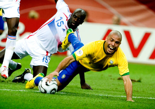 Ronaldo, Brasilien och Lilian Thuram, Frankrike