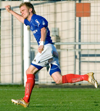  2-3, Målskytten, inhopparen Pontus Karlsson jubel.