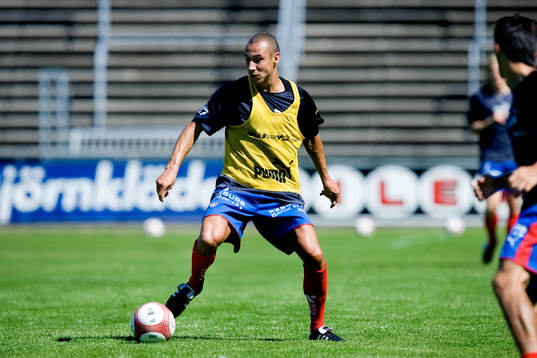 Henrik Larsson har kommit hem. Första träningspasset