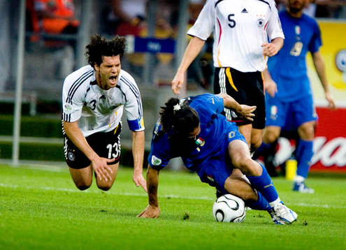 Michael Ballack, Tyskland och Mauro Camoranesi, Italien.