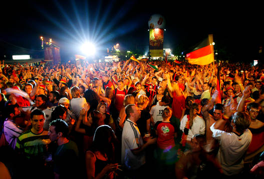 Fotboll, VM 2006, Hundratusen-tals fans, supporter, firade
