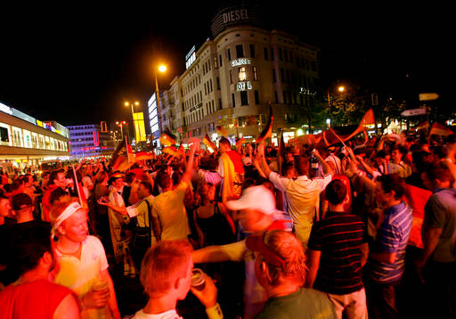 Fotboll, VM 2006, Hundratusen-tals fans, supporter, firade