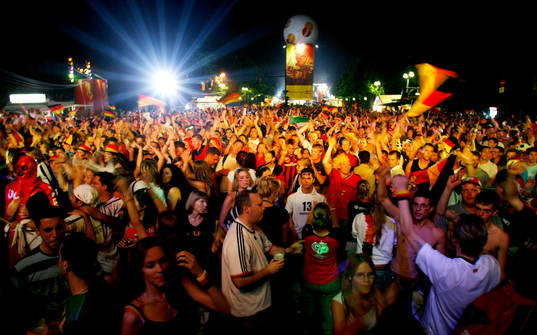 Fotboll, VM 2006, Hundratusen-tals fans, supporter, firade