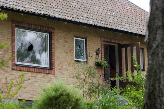 Skottdrama, äldre man sköt från villa i Bjärnum