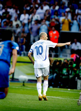  Zinedine Zidane, Frankrike jubel efter 1-0 mål på straff.