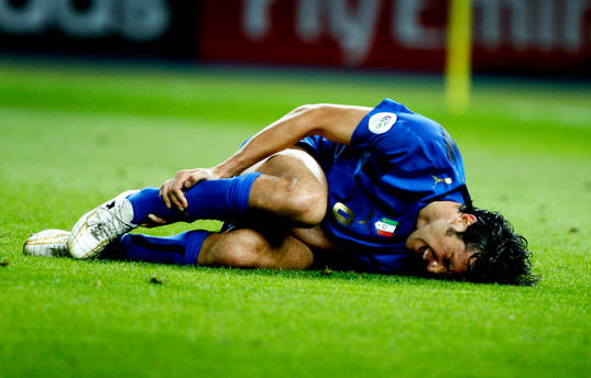 Luca toni, Italien, ont skada frispark